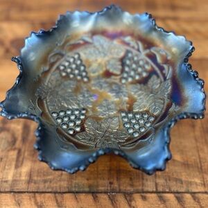 Northwood Carnival Glass Grape & Cable Pattern Ruffled Bowl